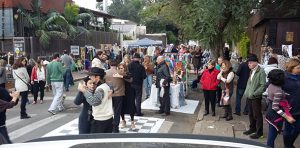 Integrantes do grupo Tango de Rua Porto Alegre chamaram a atenção do público ao dançarem no Bazar Ipanema - Foto Gustavo Cruz-O Jornalecão